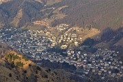 44 Zoom sull'abitato di Serina